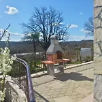Vikendica Lara Karojba