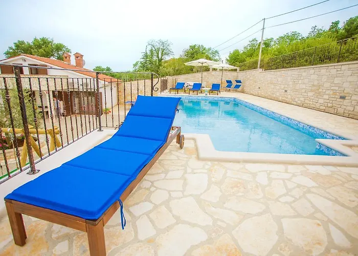 Holiday home Lara Karojba