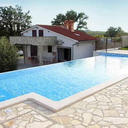 Casa de Férias Lara Karojba